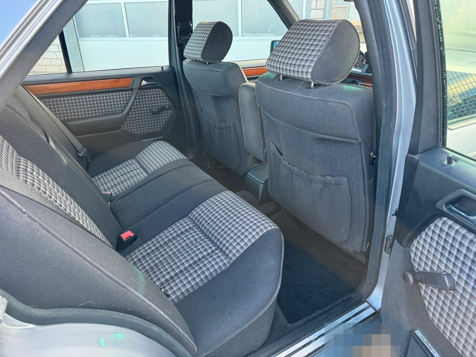 Mercedes-Benz 230E / E230 / W124 foto 22
