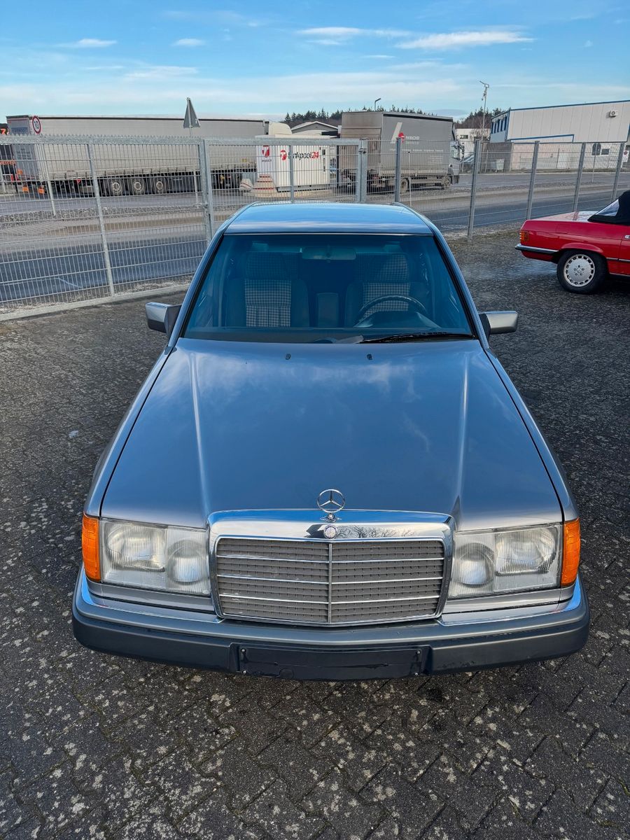 Mercedes-Benz 230E / E230 / W124 foto 5