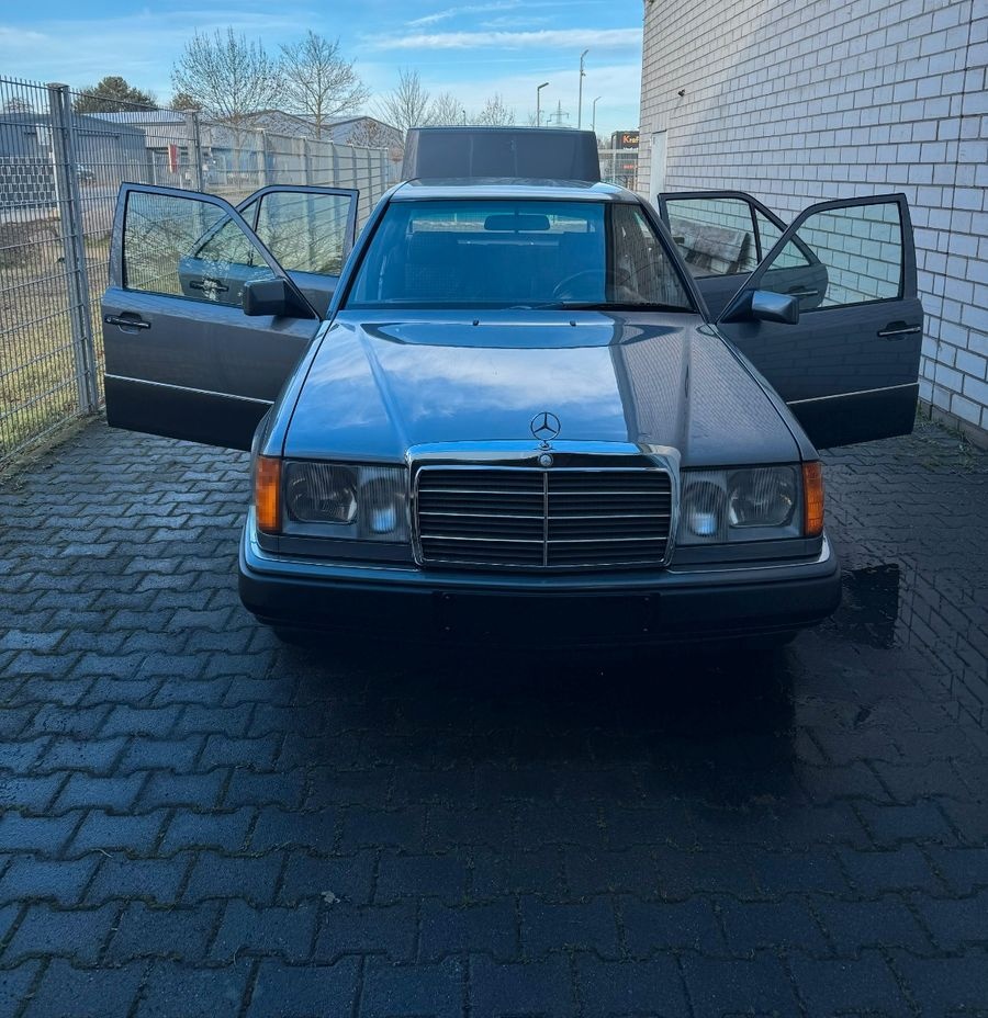 Mercedes-Benz 230E / E230 / W124 foto 6