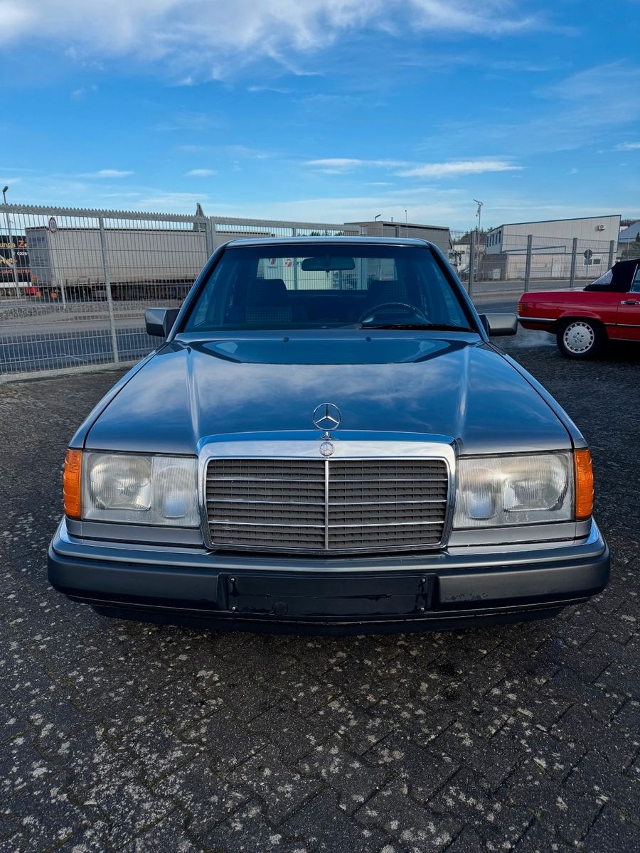 Mercedes-Benz 230E / E230 / W124 foto 7