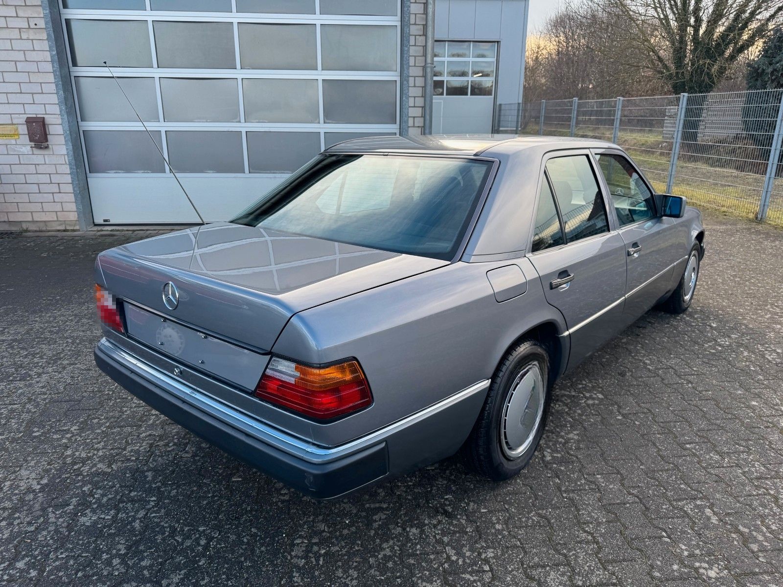 Mercedes-Benz 230E / E230 / W124 foto 9