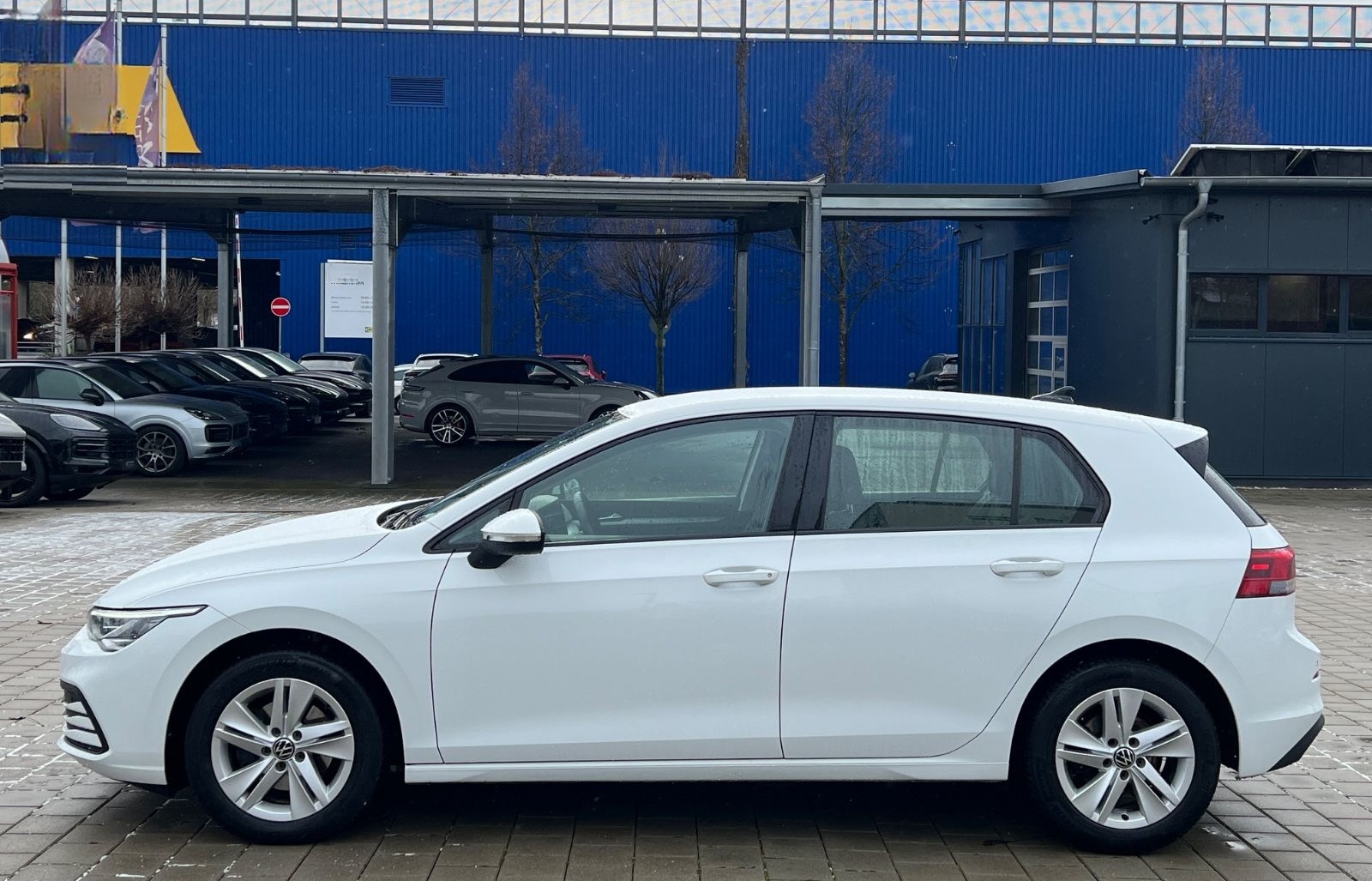 Volkswagen Golf VIII Lim. Life 2,0 TDI *ACC-ASSIST-DAB+* foto 2