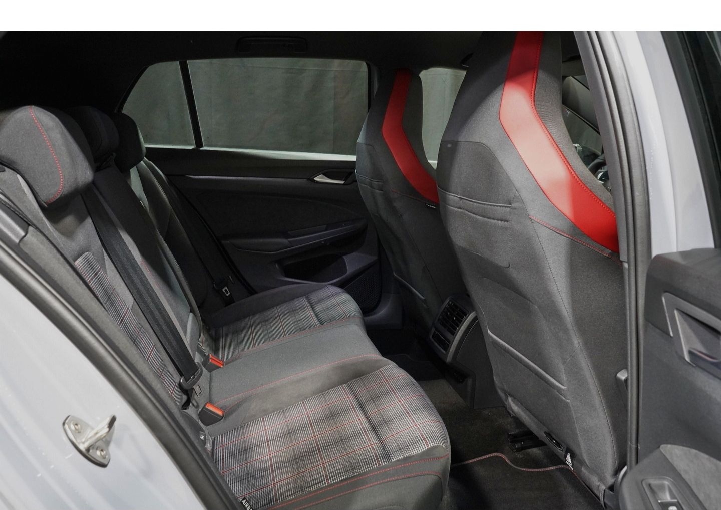 Volkswagen Golf GTI 2.0 TSI DSG DCC IQ.LIGHT AHK foto 8