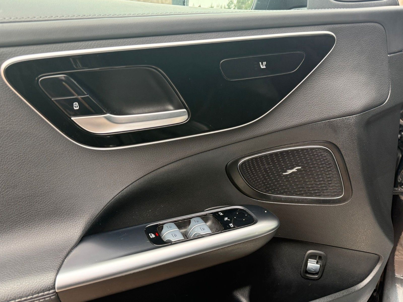 Mercedes-Benz C 300d Lim*DISTRONIC*Kam360*NIGTH*Digital-Light* foto 10