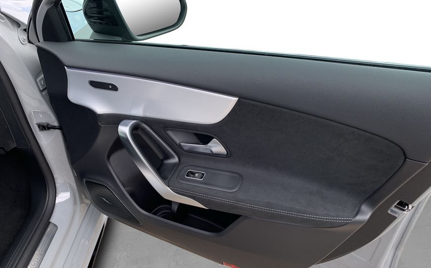 Mercedes-Benz A 180 d AMG Special Edition 360° Sound foto 17