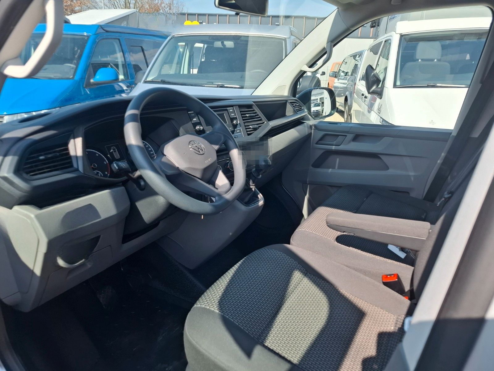 Volkswagen T6.1  9-Sitzer-Stoff  4motion  1. Hand foto 3