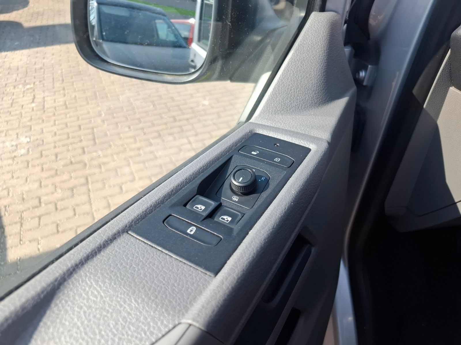 Volkswagen T6.1  9-Sitzer-Stoff  4motion  1. Hand foto 4