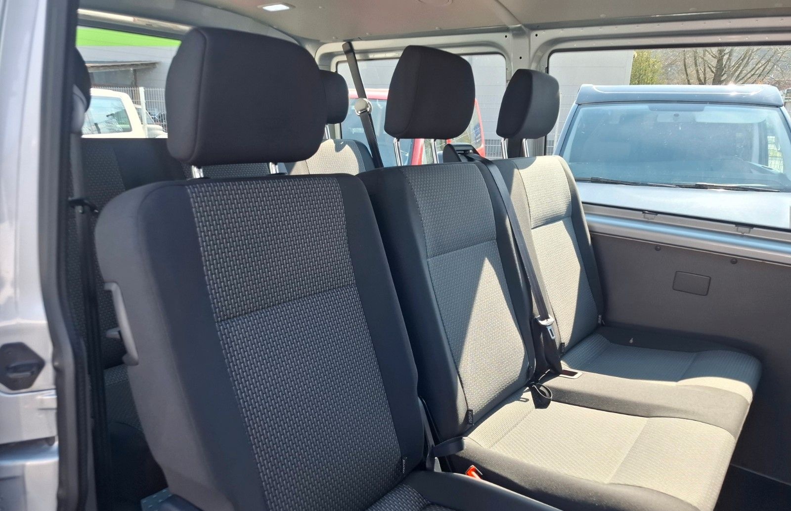 Volkswagen T6.1  9-Sitzer-Stoff  4motion  1. Hand foto 5