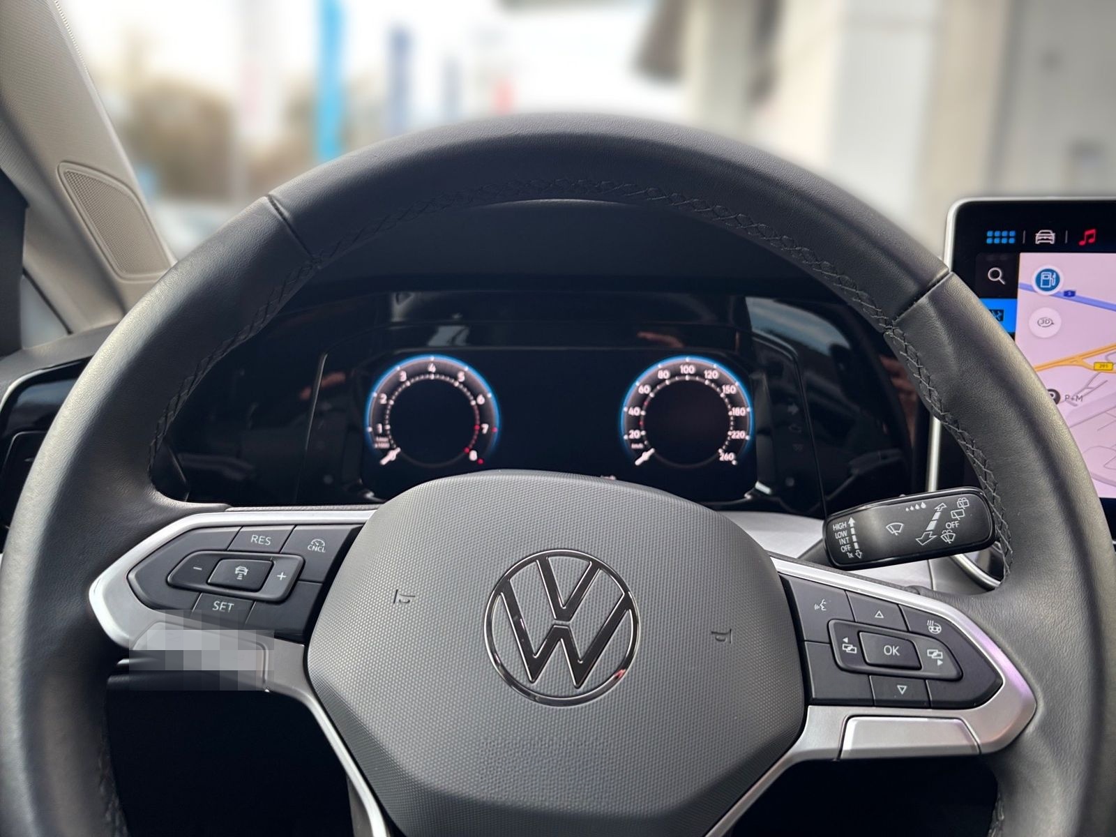 Volkswagen Golf VIII 1.5 TSI Life NAVI LED KLIMA LM foto 11