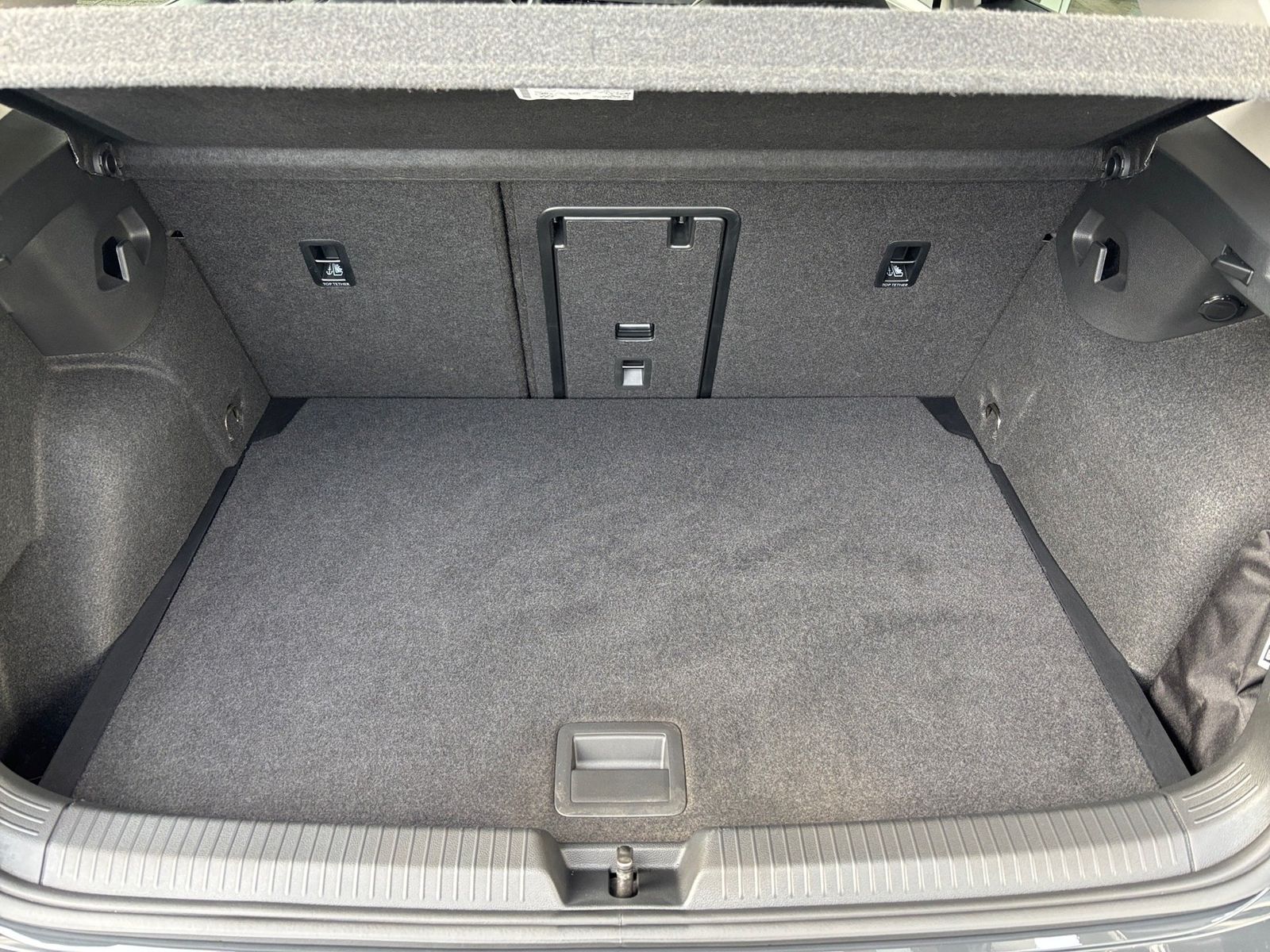 Volkswagen Golf VIII 1.5 TSI Life NAVI LED KLIMA LM foto 8