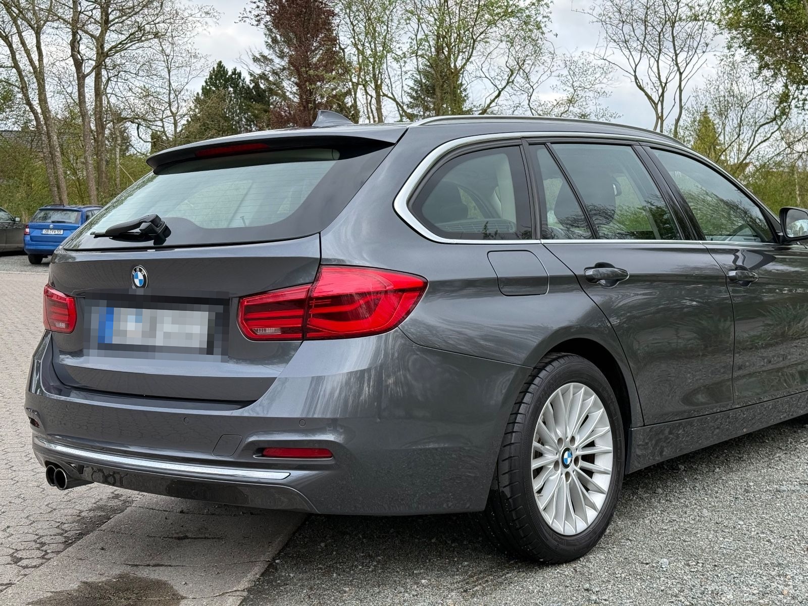 BMW 320i Touring Automatik Luxury Line  foto 3