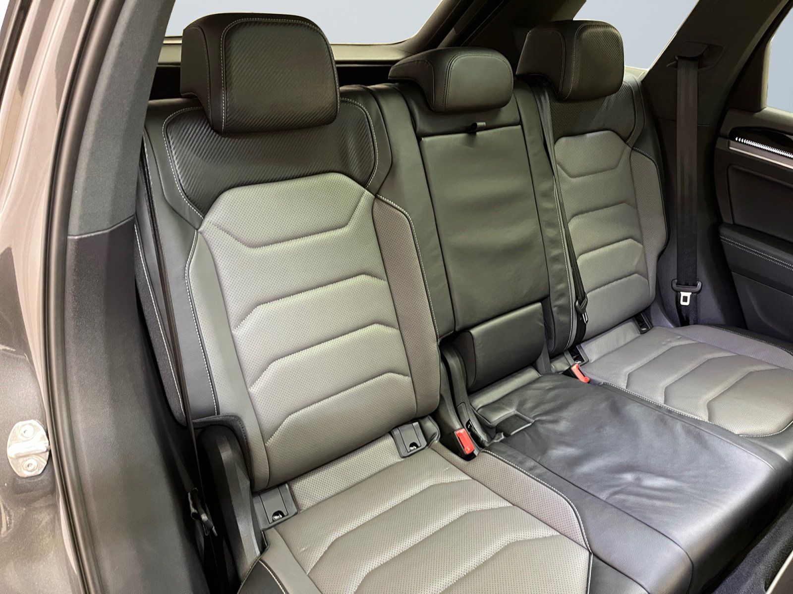Volkswagen Touareg R-Line 3.0TDI DSG 4x4 AHK Panorama MATRI foto 11
