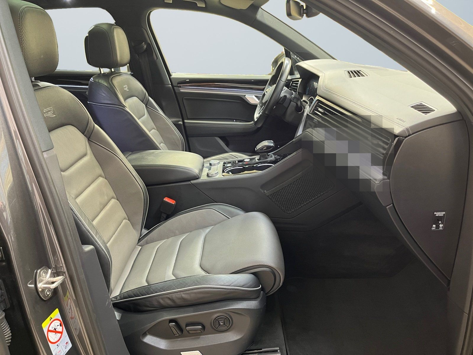Volkswagen Touareg R-Line 3.0TDI DSG 4x4 AHK Panorama MATRI foto 10