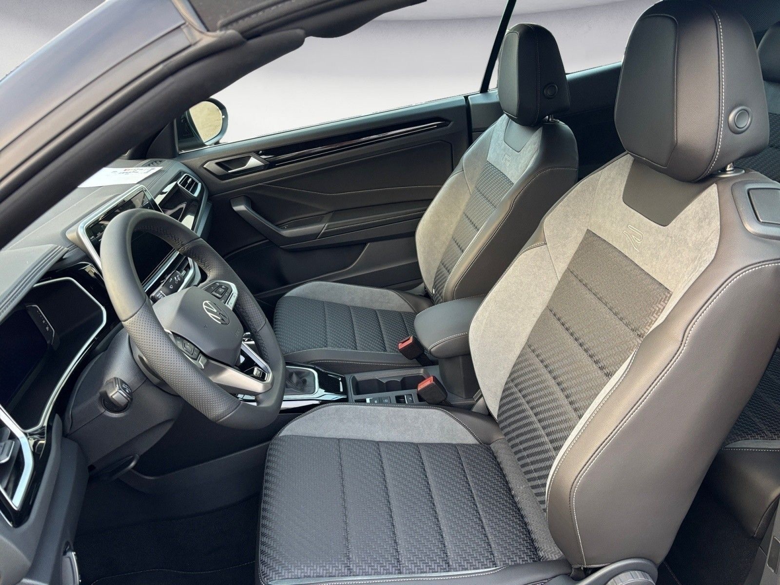 Volkswagen T-Roc Cabriolet R-Line 1.5 l TSI OPF 7-Gang-Dopp foto 7