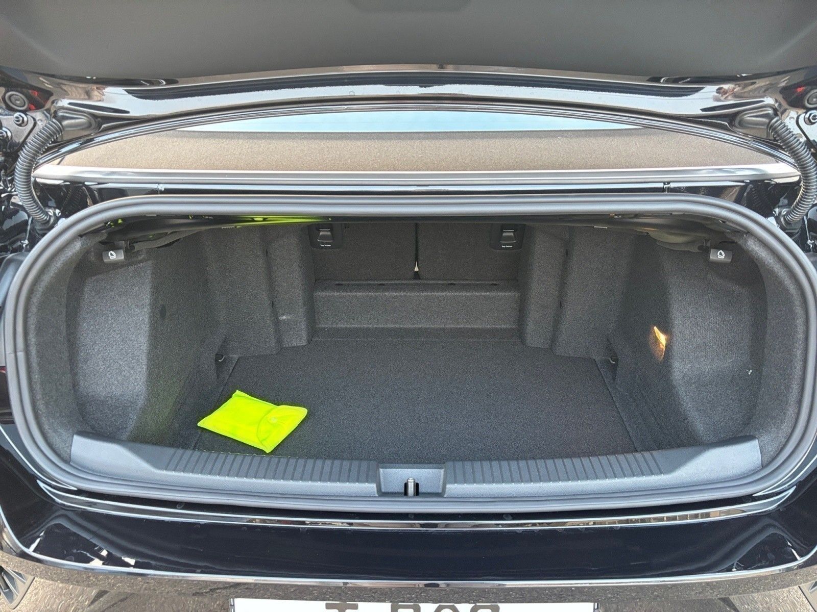 Volkswagen T-Roc Cabriolet R-Line 1.5 l TSI OPF 7-Gang-Dopp foto 10