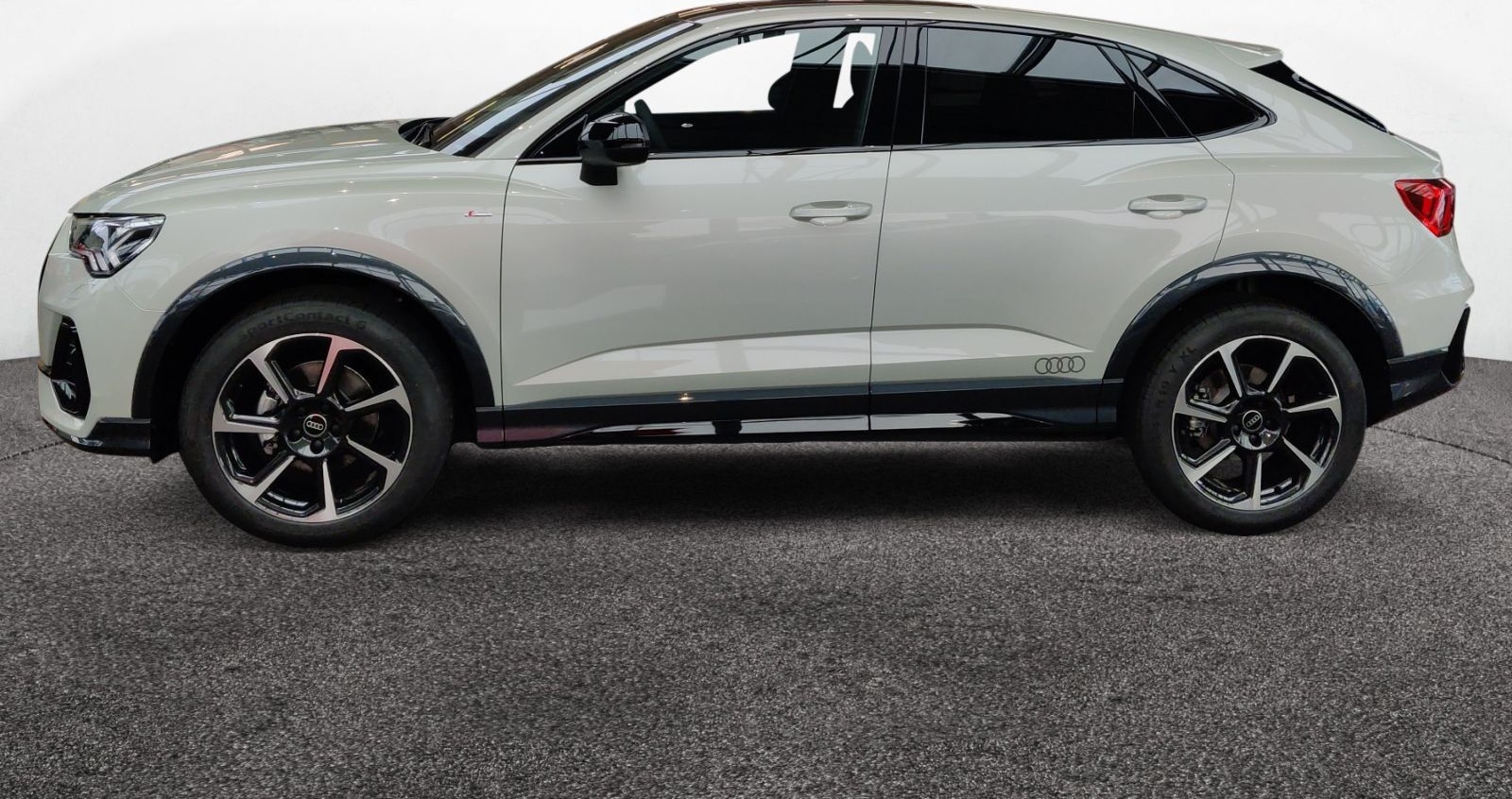 Audi Q3 Sportback 35 TFSI S line AHK Panorama Matrix foto 3