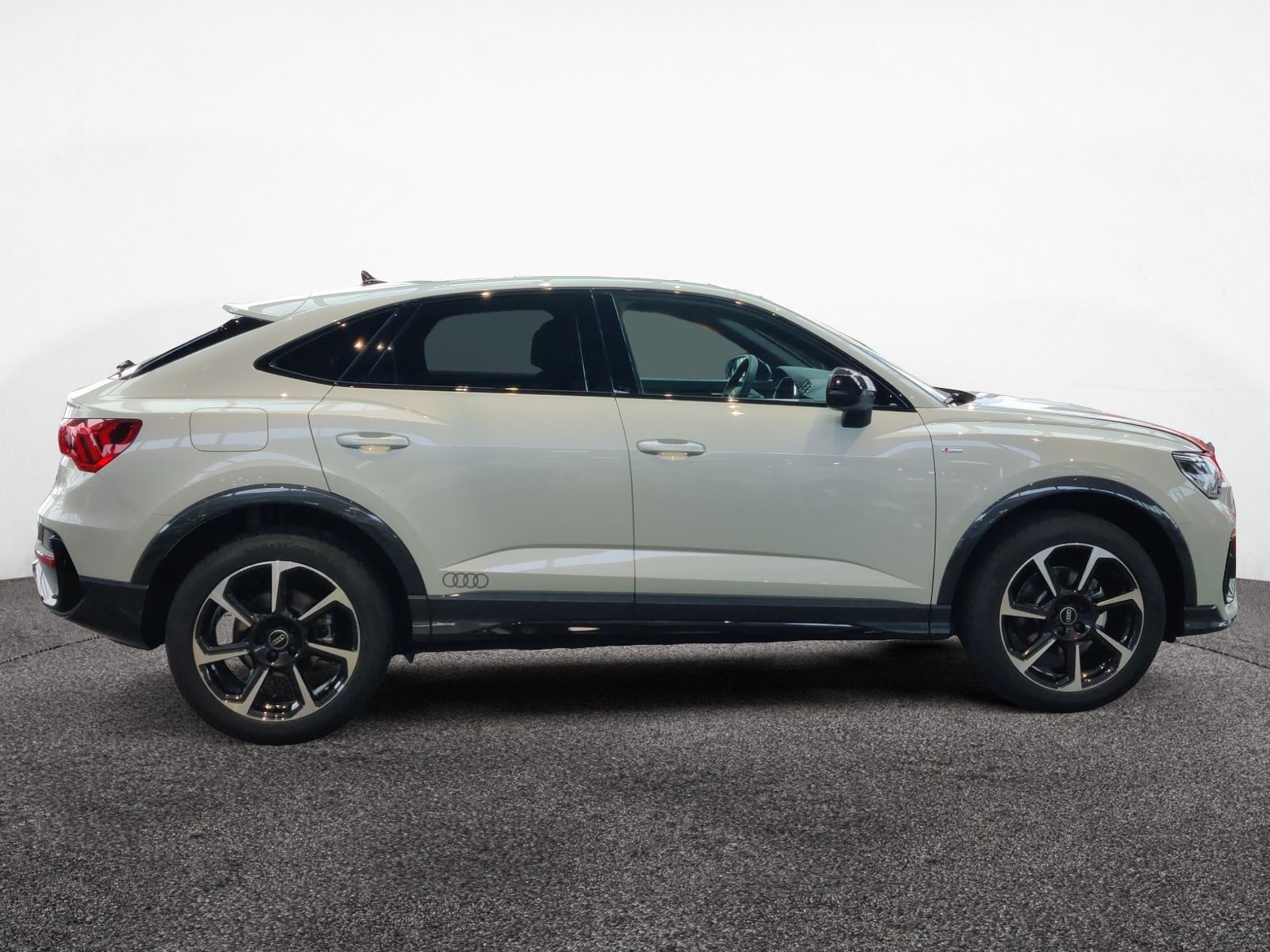 Audi Q3 Sportback 35 TFSI S line AHK Panorama Matrix foto 7