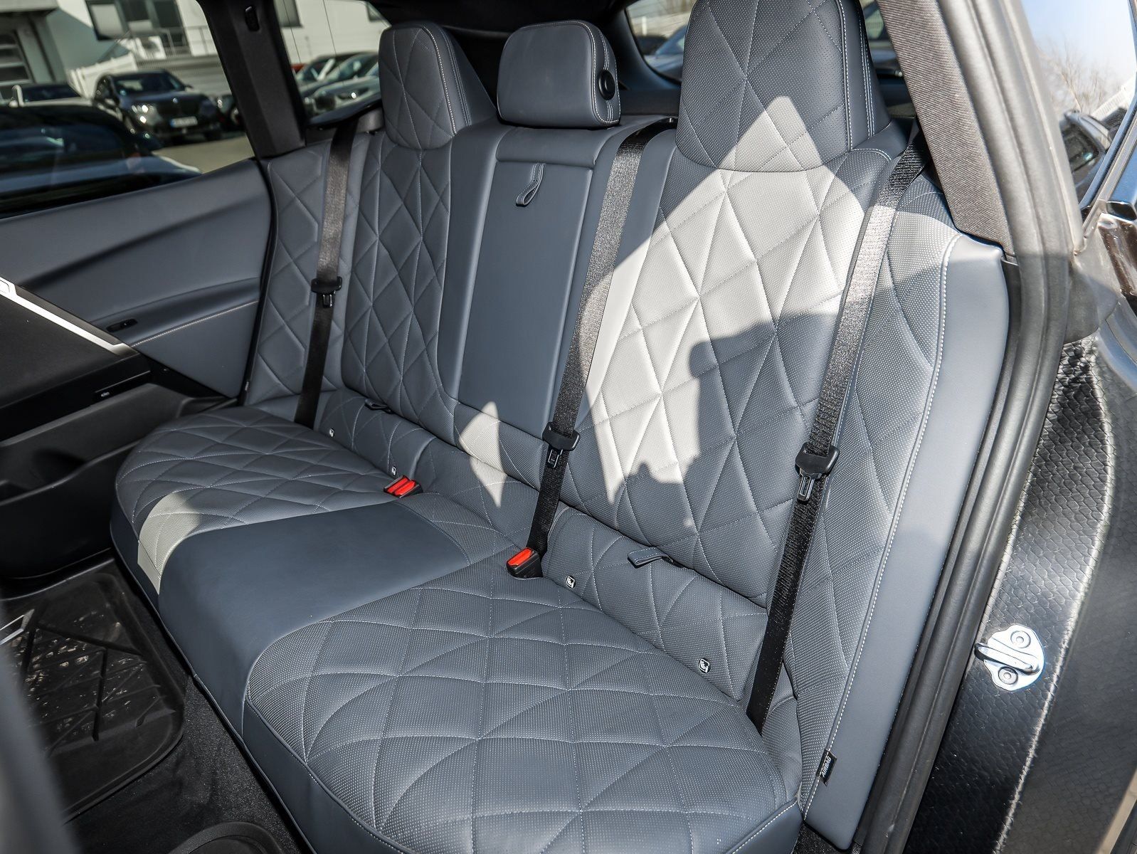 BMW iX xDrive40 Sportpaket HuD+Laser+Skylounge+AHK+H foto 20