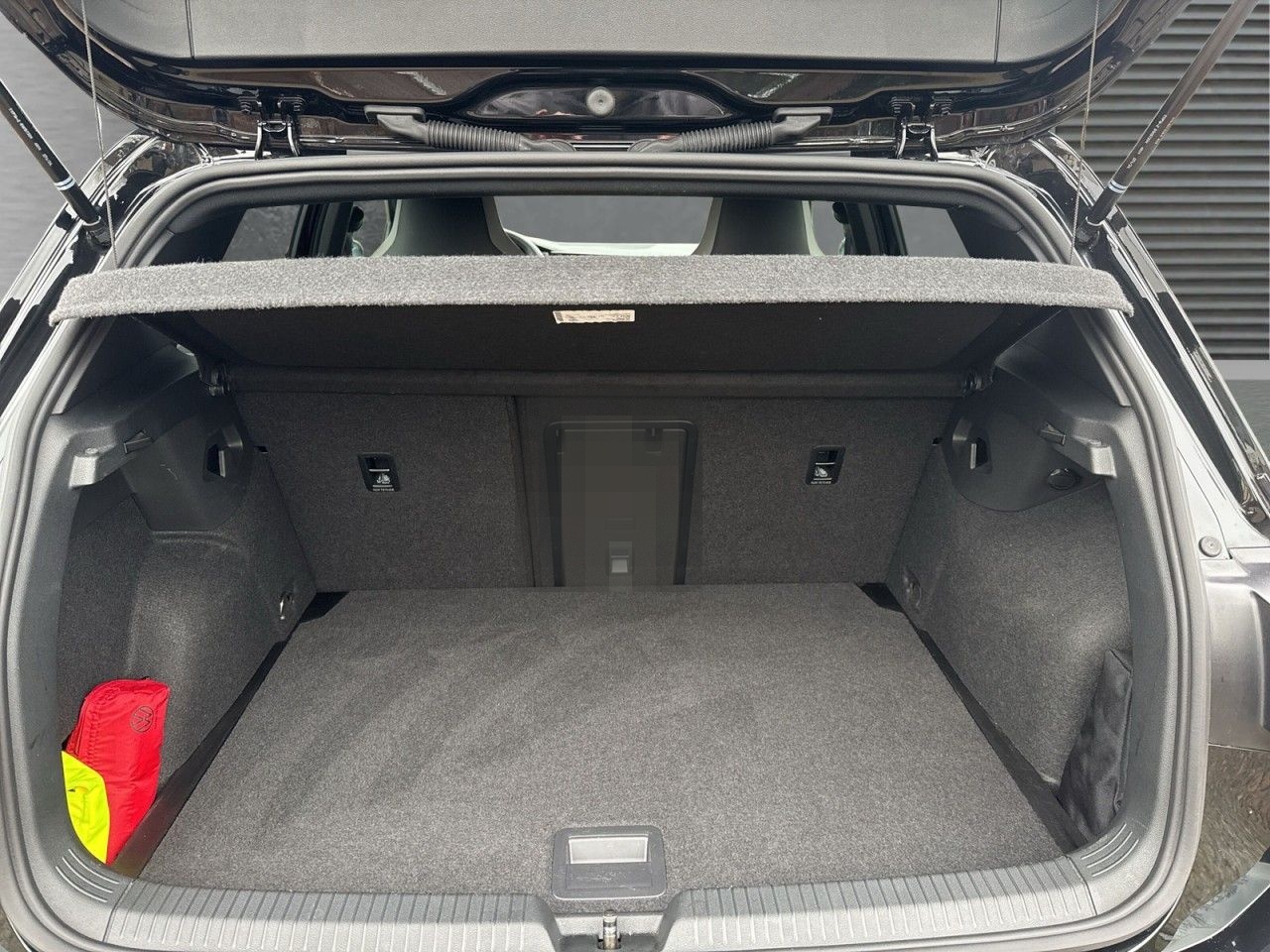Volkswagen Golf VIII 2.0 TDI R-Line Automatik Navi+Matrix-L foto 8