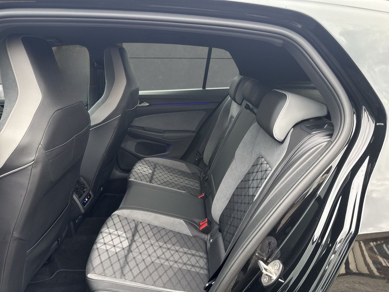 Volkswagen Golf VIII 2.0 TDI R-Line Automatik Navi+Matrix-L foto 10