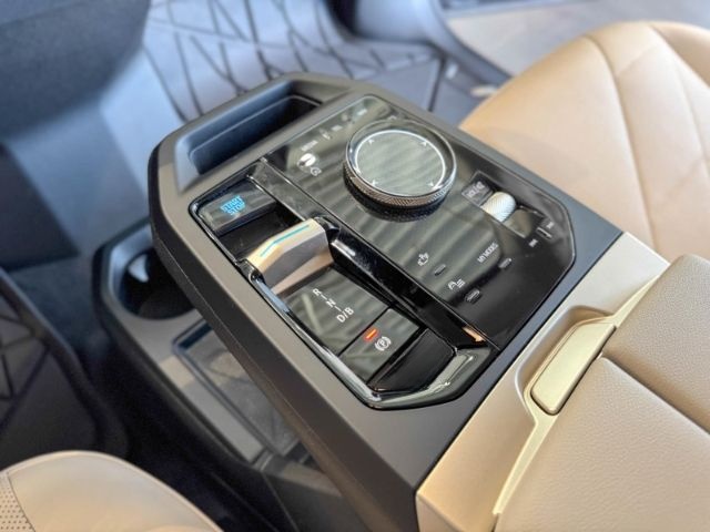 BMW iX xDrive40 H&K+SHZ+AHK+360 Kamera+Temp SOH 100% foto 12