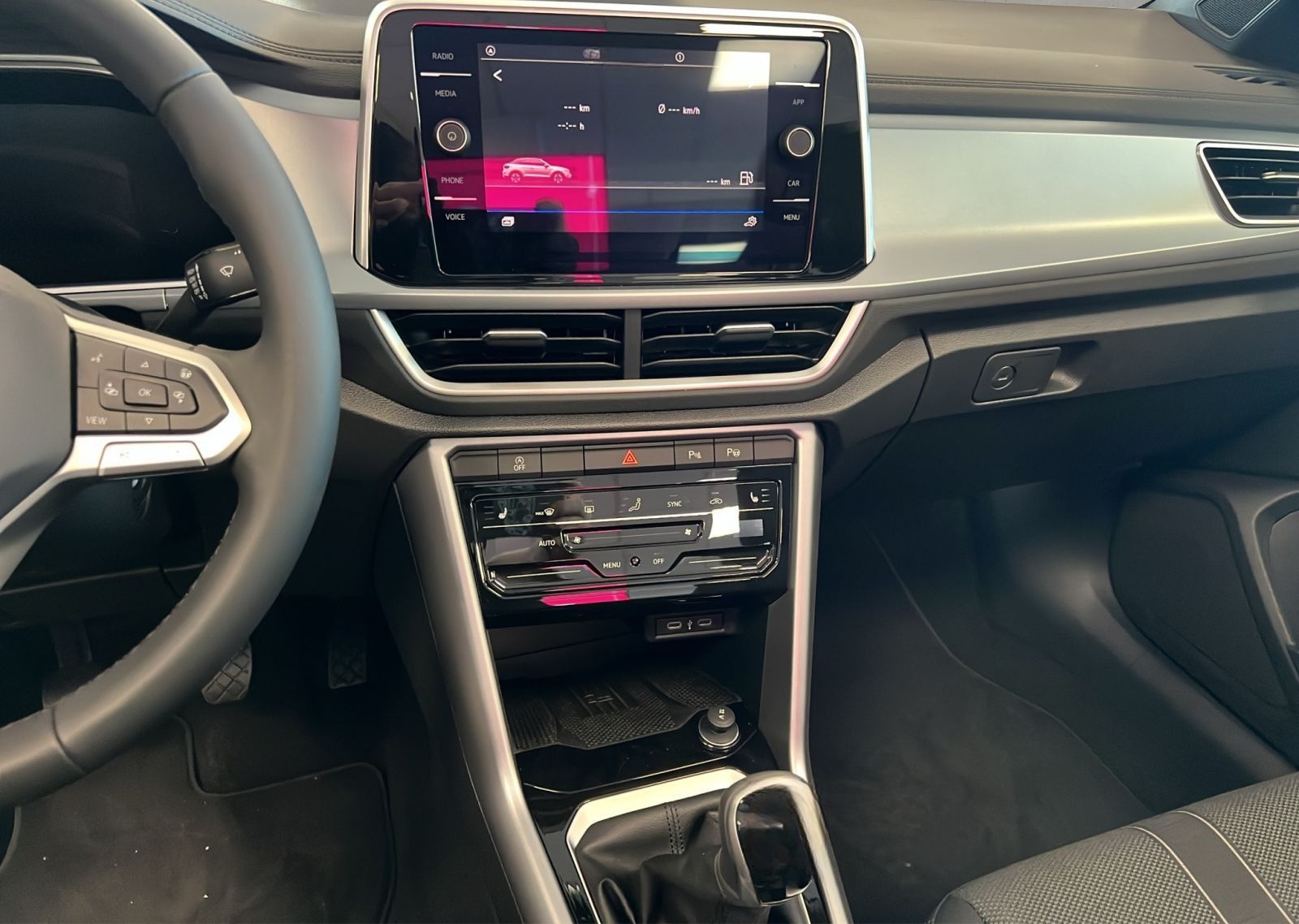 Volkswagen T-Roc Cabriolet Style 1.0 l TSI OPF 85 k W (116 foto 15