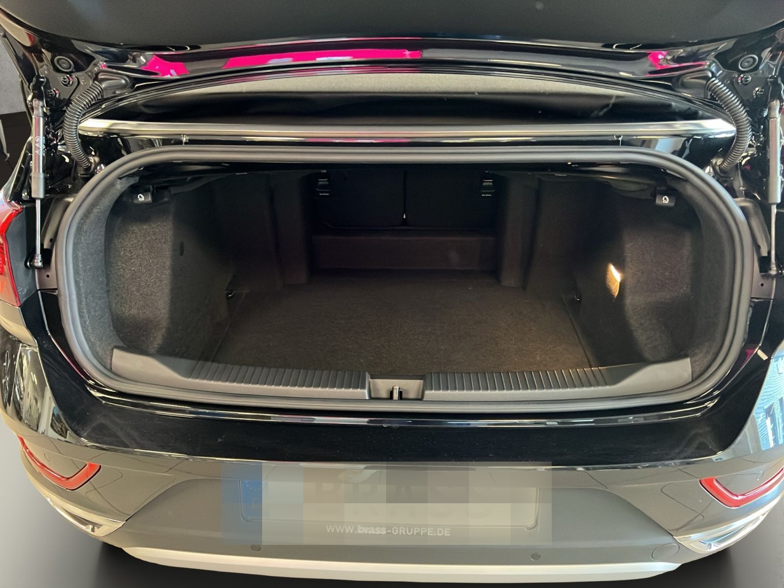 Volkswagen T-Roc Cabriolet Style 1.0 l TSI OPF 85 k W (116 foto 19