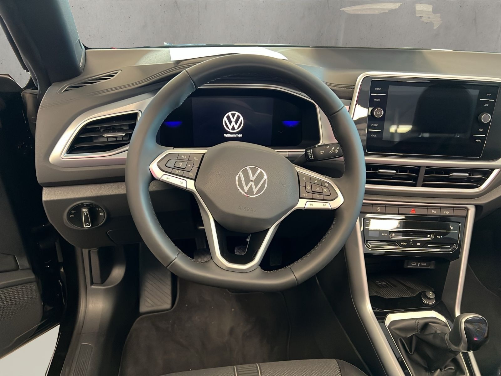 Volkswagen T-Roc Cabriolet Style 1.0 l TSI OPF 85 k W (116 foto 10
