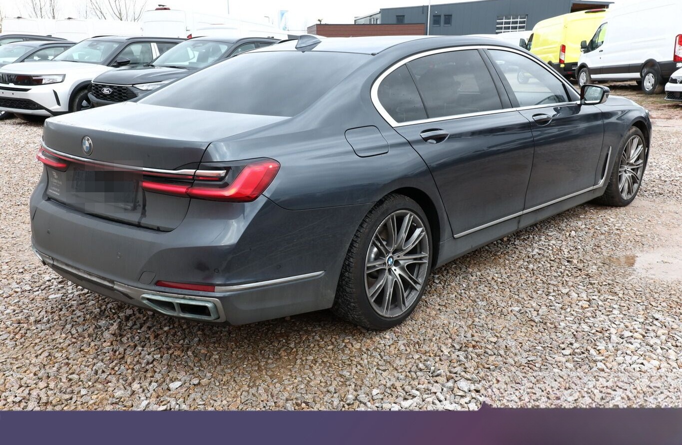 BMW 750Ld B/W InnovP FondE Pano NightV StandH SoftC foto 3