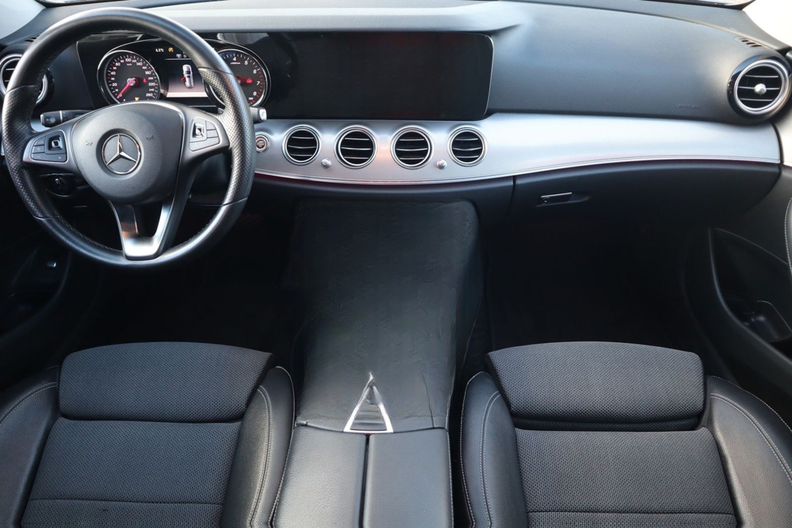 Mercedes-Benz E200 T-Modell Avantgarde LED Navi Totwinkel DAB foto 12
