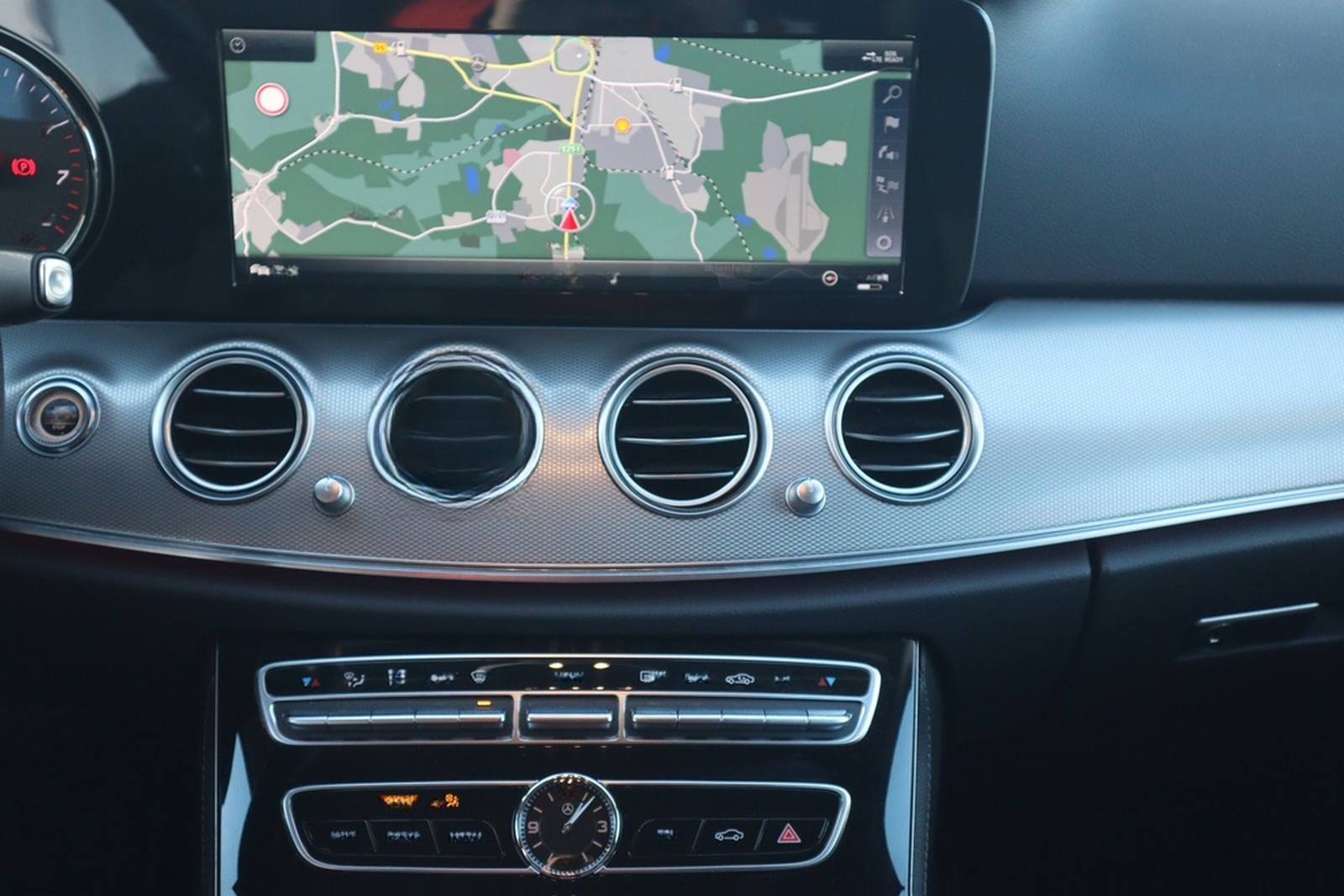 Mercedes-Benz E200 T-Modell Avantgarde LED Navi Totwinkel DAB foto 14