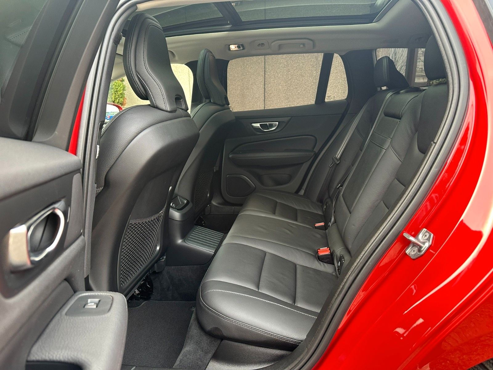 Volvo V60 Momentum Pro PHEV AWD THOR PANO 360° PilotA foto 15