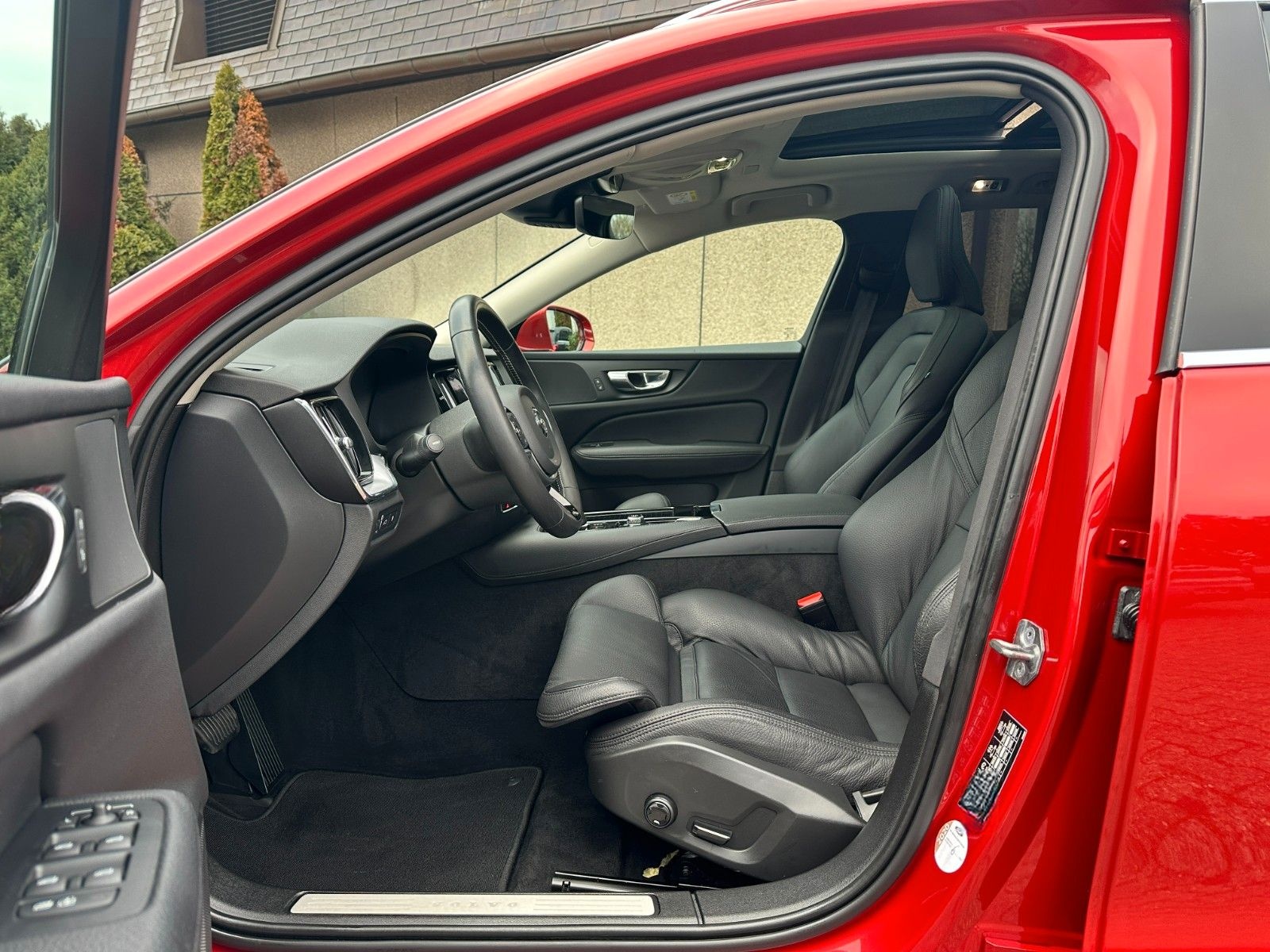 Volvo V60 Momentum Pro PHEV AWD THOR PANO 360° PilotA foto 16