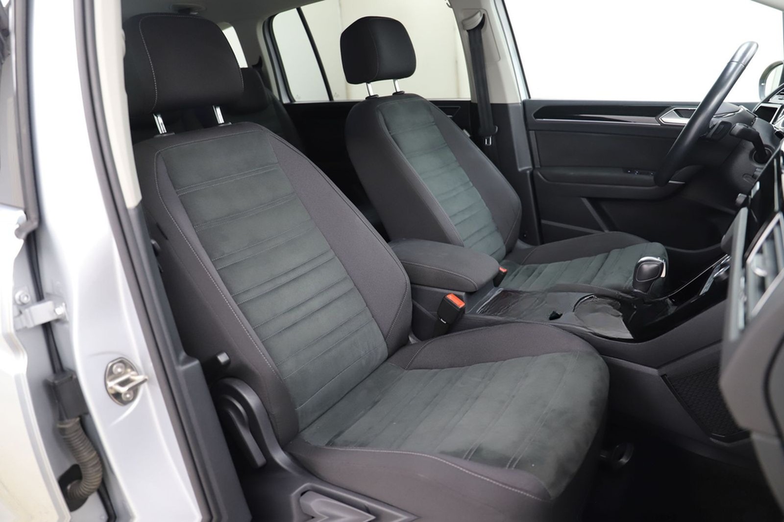 Volkswagen Touran 1.4TSI 150PS DSG Highline AHK ACC Navi foto 10