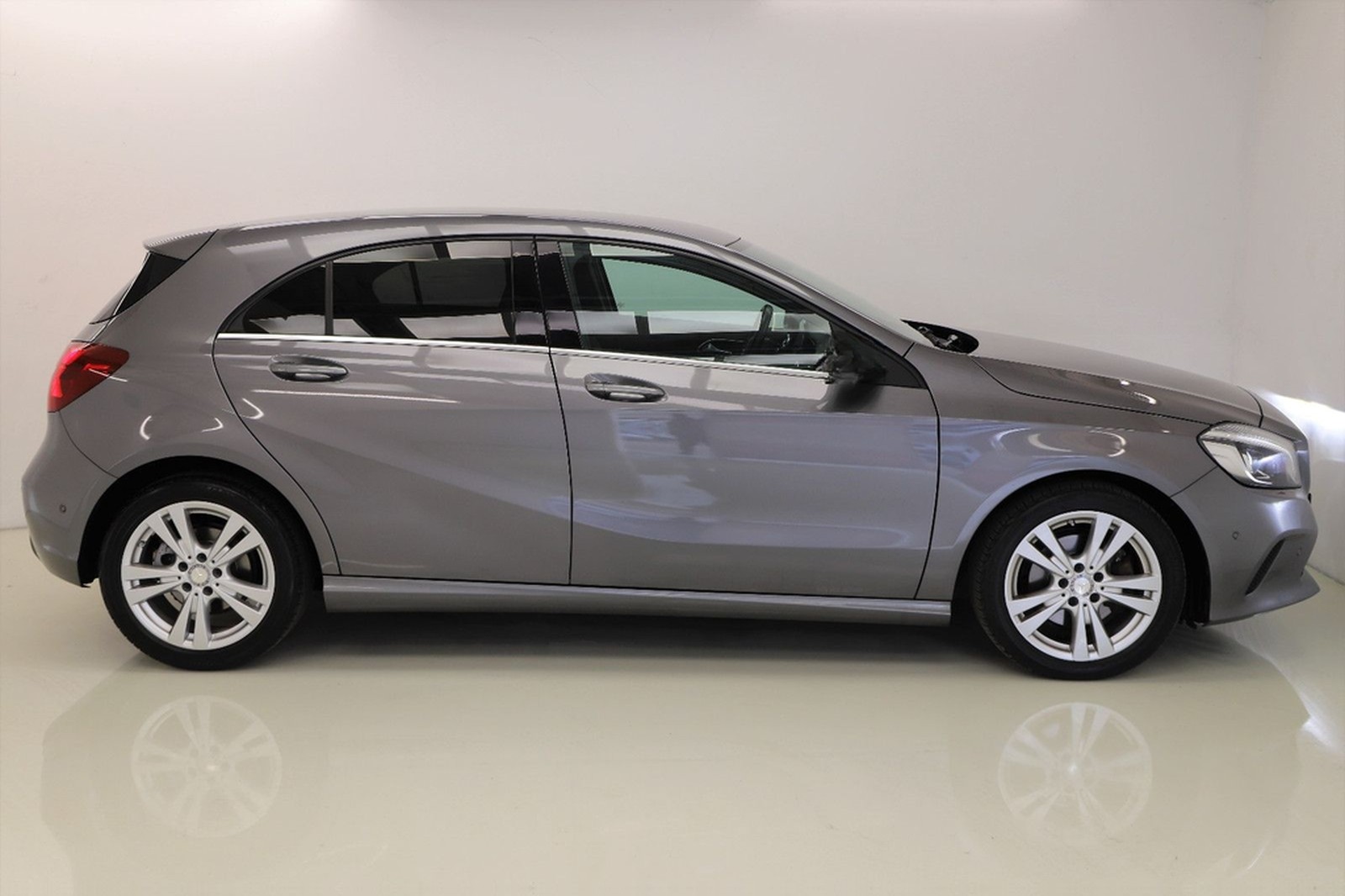 Mercedes-Benz A 200 156PS 7G Standheizung Memory H&K 1. Hand foto 5