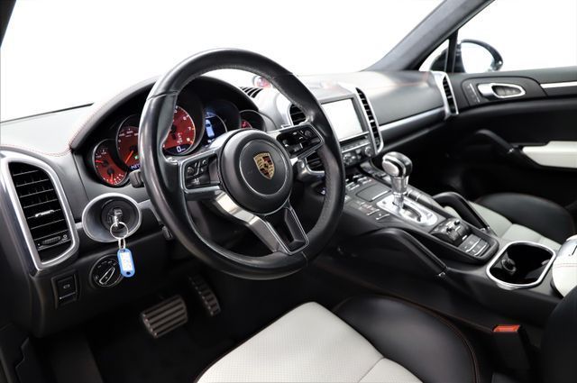 Porsche Cayenne 4.8 V8 570PS Turbo S Chrono Pano Keramik foto 10