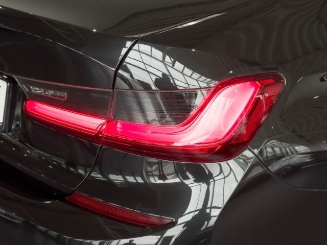 BMW 320 d Limousine M Sport H&K+LED+SHZ+Temp foto 7