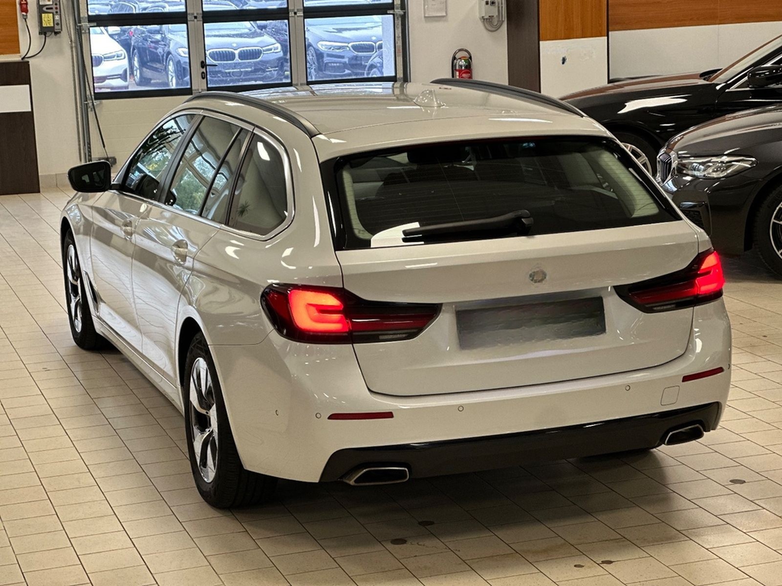 BMW 530d xDrive HUD/Park&DriveAss/SportLederSitze foto 2