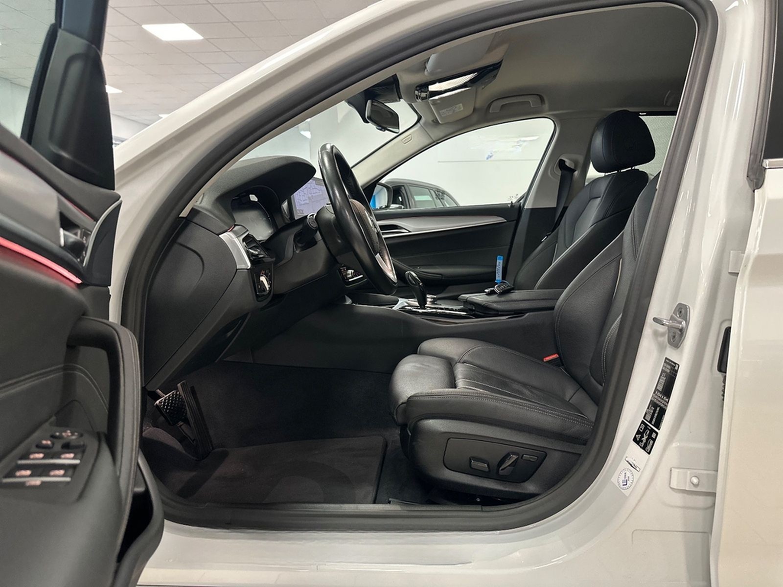 BMW 530d xDrive HUD/Park&DriveAss/SportLederSitze foto 14