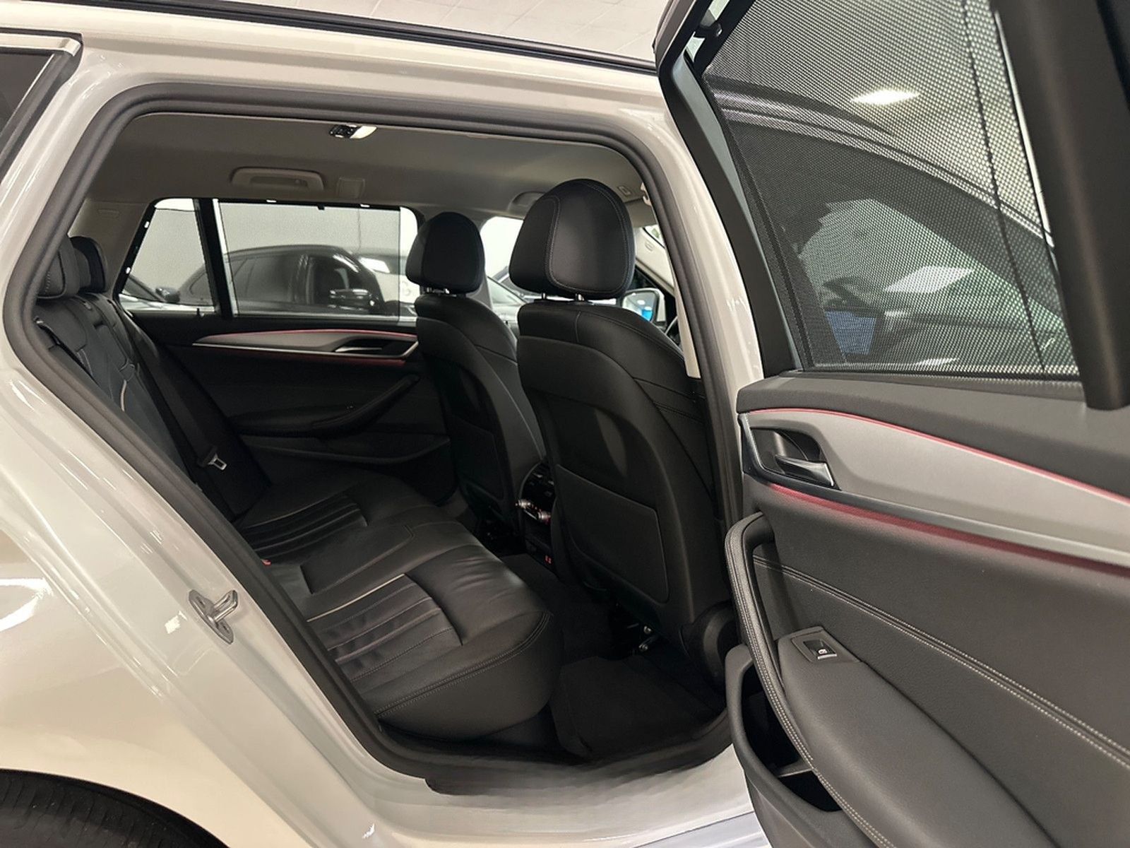 BMW 530d xDrive HUD/Park&DriveAss/SportLederSitze foto 22