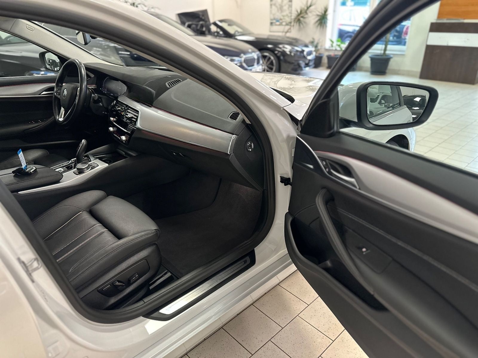 BMW 530d xDrive HUD/Park&DriveAss/SportLederSitze foto 23