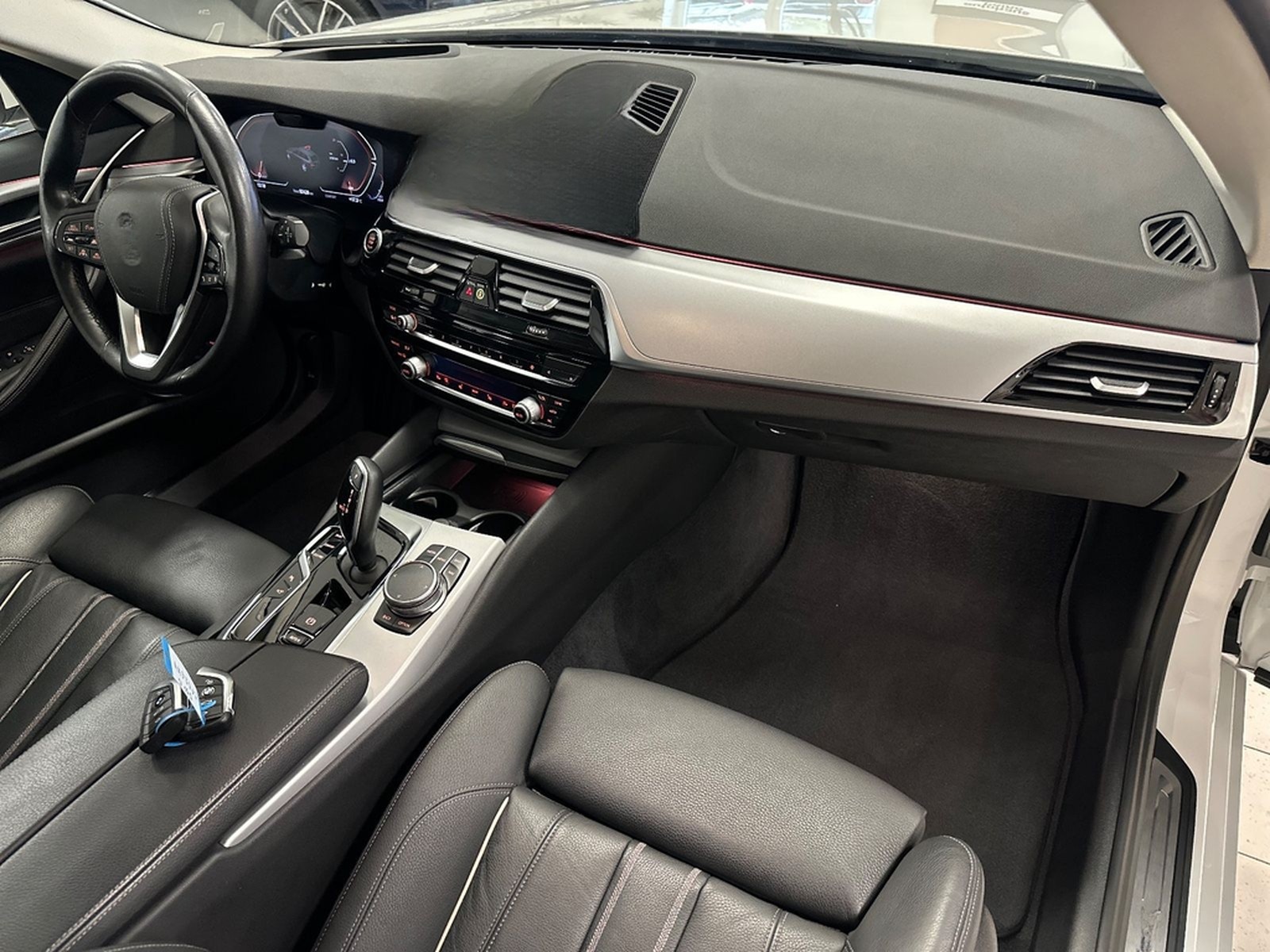BMW 530d xDrive HUD/Park&DriveAss/SportLederSitze foto 24