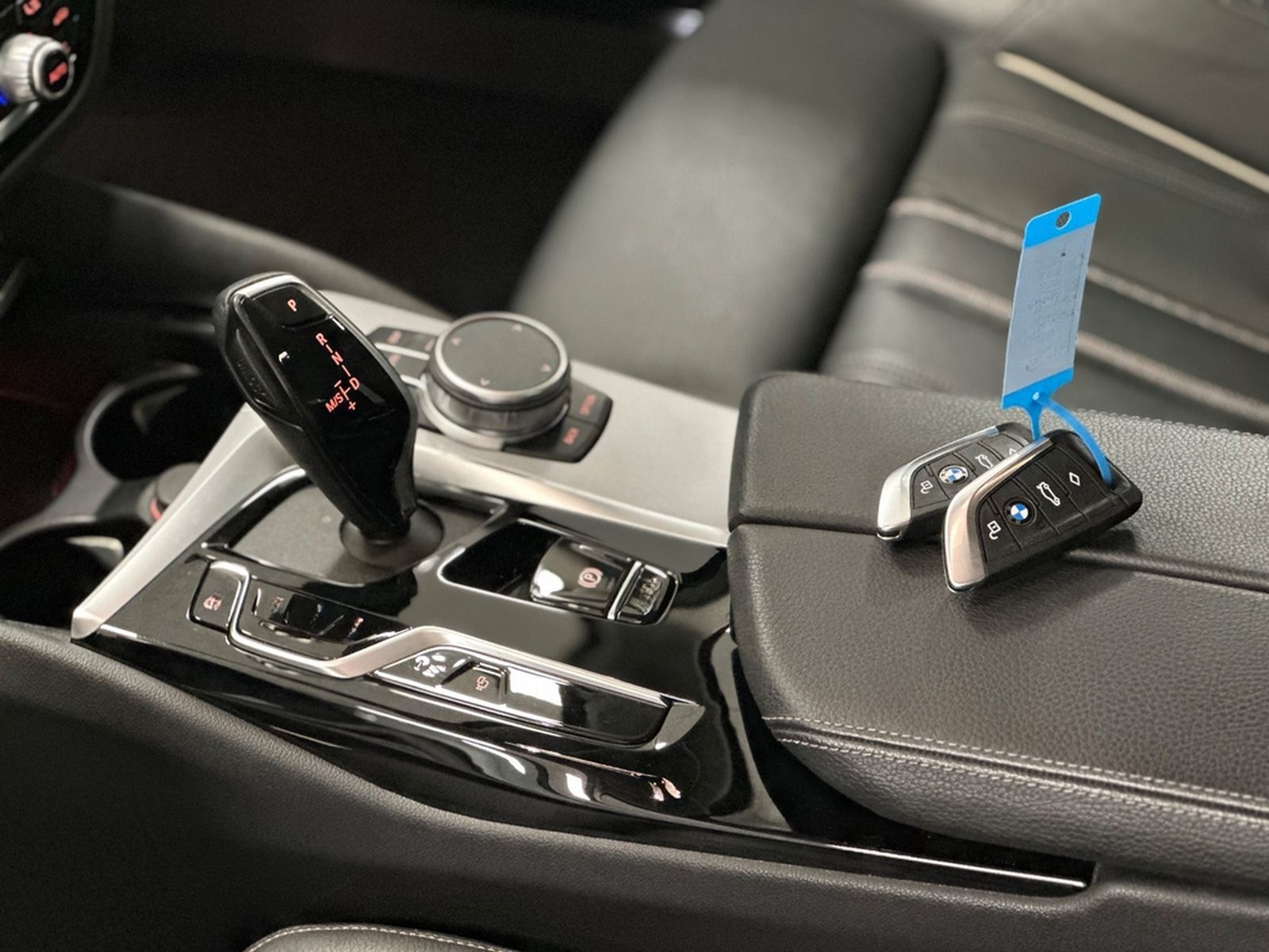 BMW 530d xDrive HUD/Park&DriveAss/SportLederSitze foto 28