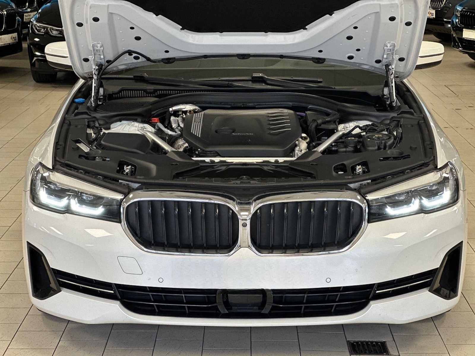 BMW 530d xDrive HUD/Park&DriveAss/SportLederSitze foto 30