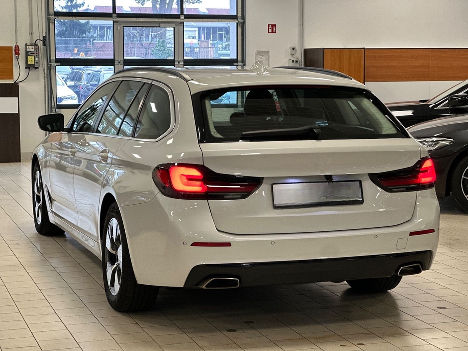 BMW 530d xDrive HUD/Park&DriveAss/SportLederSitze foto 8