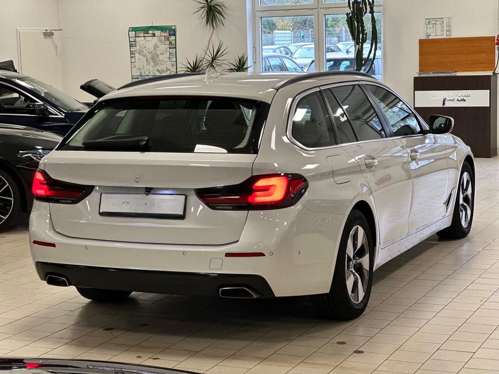 BMW 530d xDrive HUD/Park&DriveAss/SportLederSitze foto 10