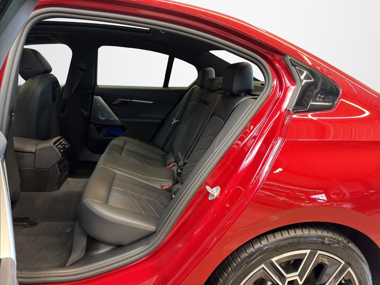 BMW i5 40 xDrive M Sport Pro AHK ACC B&W 360° PANO foto 12