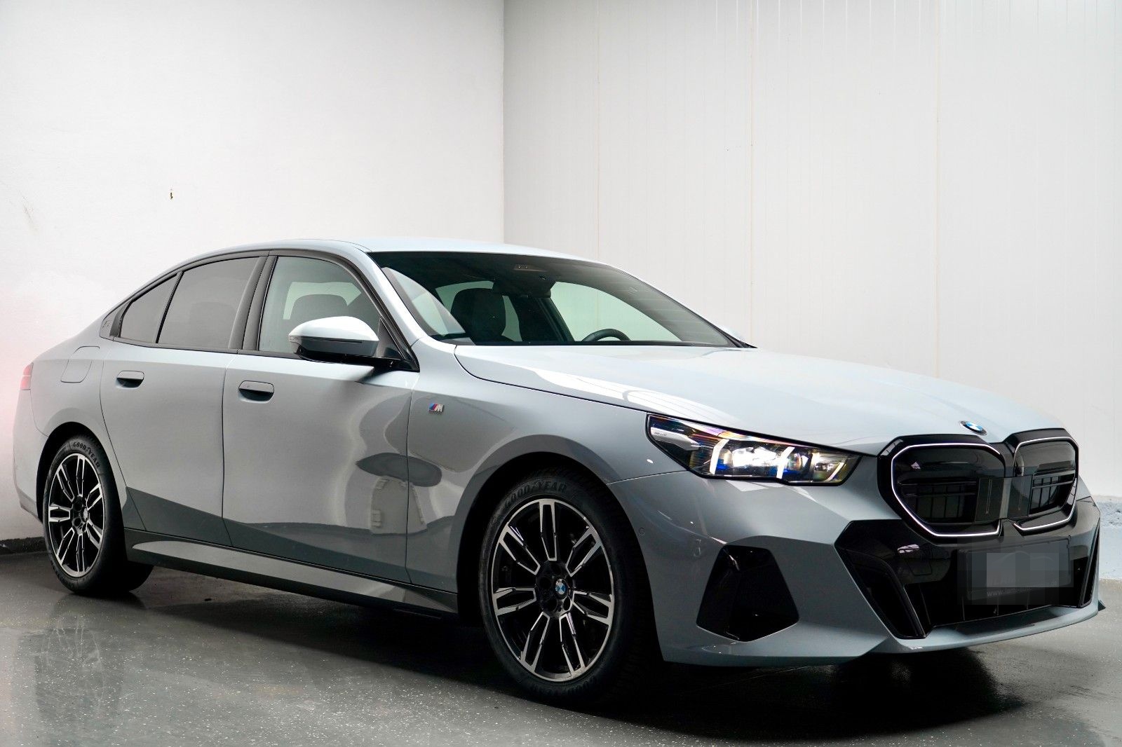 BMW 520d xDrive M Sport ICONIC 360 HUD MEMO H&K KEY foto 3