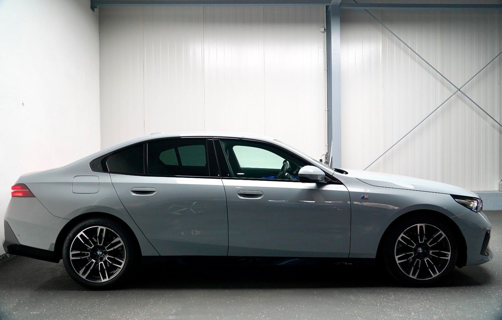 BMW 520d xDrive M Sport ICONIC 360 HUD MEMO H&K KEY foto 4