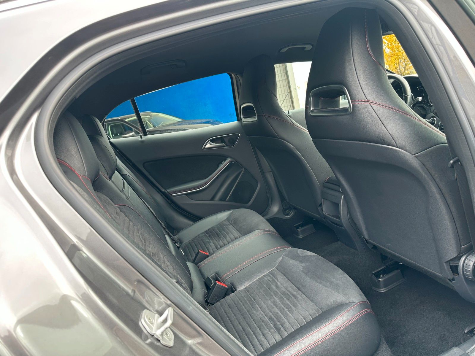 Mercedes-Benz GLA 250 GLA -Klasse 4Matic AMG Line LED / AHK foto 14